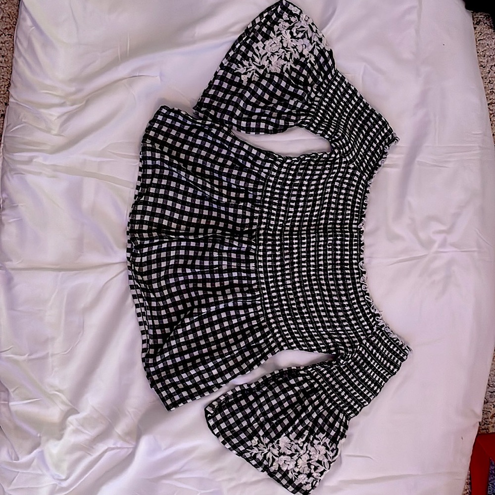 Hollister off the shoulder top Size small